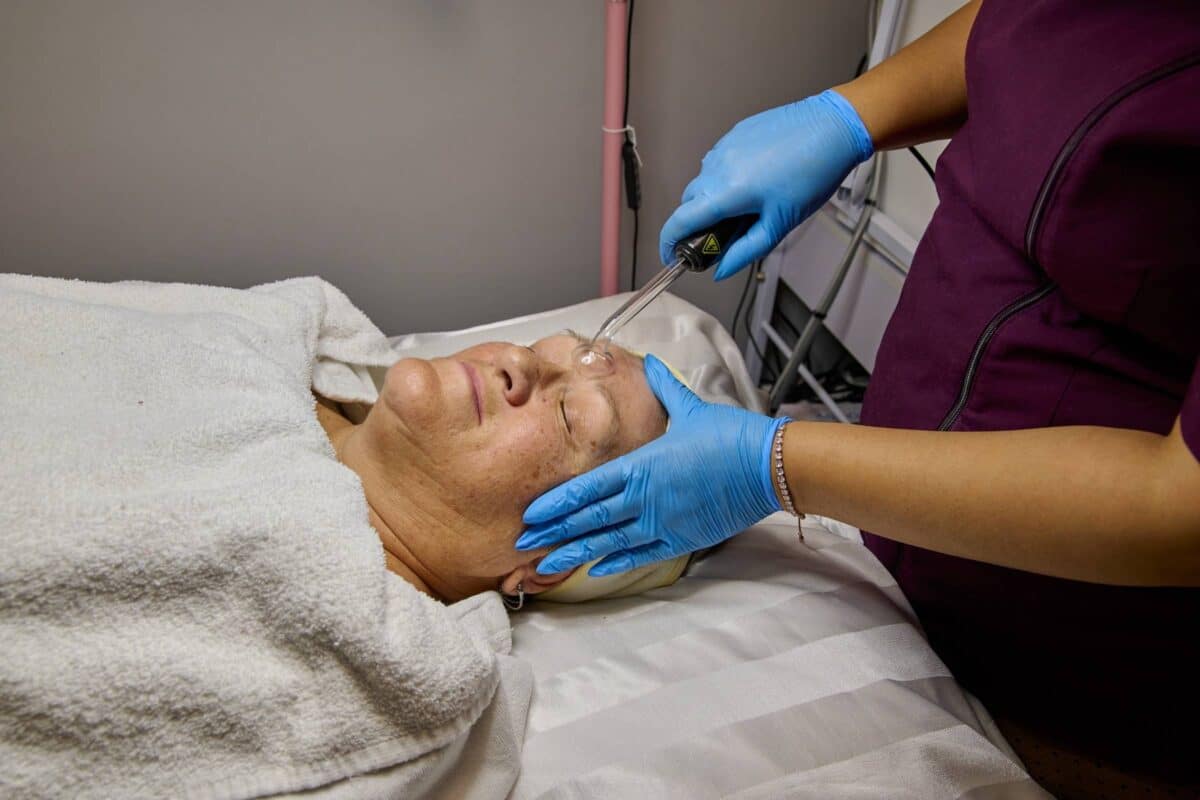 High Frequency Treatment - Image 202 - Lavish Spa 387